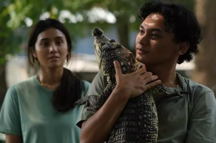 Crocodile Tears: Luka, Hasrat, dan Bayangan Gelap di Balik Sebuah Keluarga