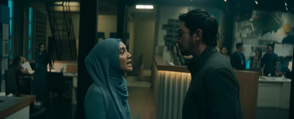 Salma and Arman have a tense conversation in "Dasim".